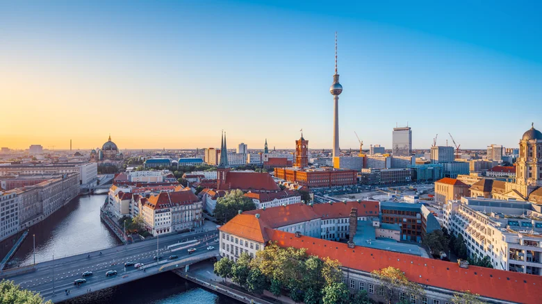 Torre de Televisión de Berlín y Alexanderplatz