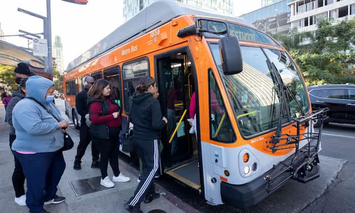 Transporte cómo llegar y moverte entre sedes