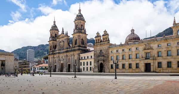 Vea las vistas en la Plaza Bolívar-Actividades para hacer en Bogotá