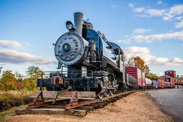 Viaja en un tren de vapor antiguo-actividades para disfrutar en Connecticut durante el Otoño