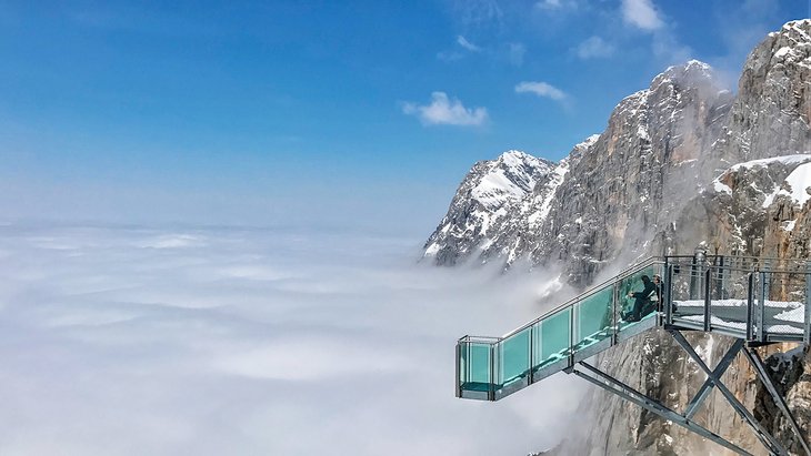 Visita atracciones famosas en lo alto de las nubes
