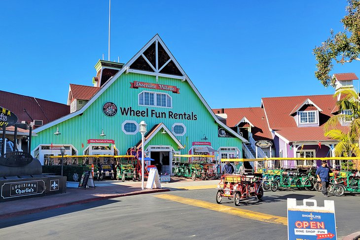 Visita el centro de Long Beach en Shoreline Village