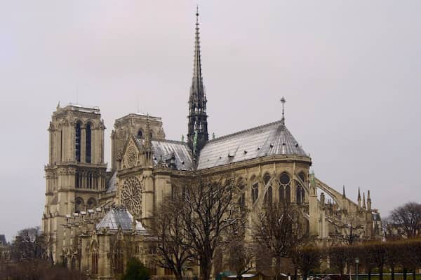 Visita la Catedral de Notre Dame