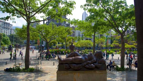 Visita la Plaza Botero-Actividades para hacer en Medellín