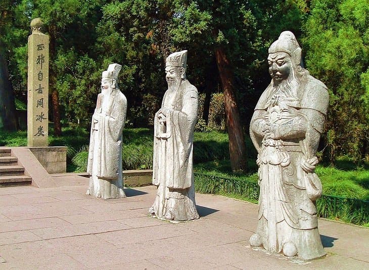 Visita la casa del general el templo Yue Fei