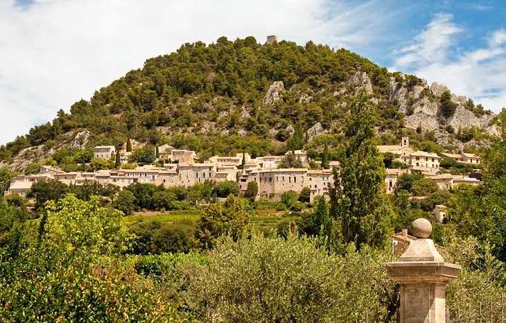 Vistas panorámicas a la montaña desde Séguret