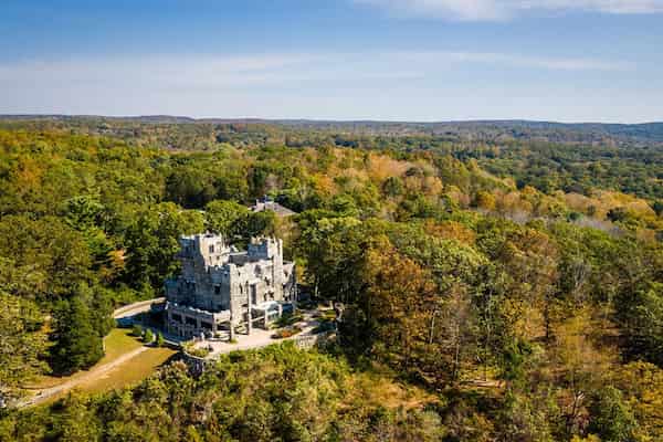 Vive como un rey en Gillette Castle-actividades para disfrutar en Connecticut durante el Otoño