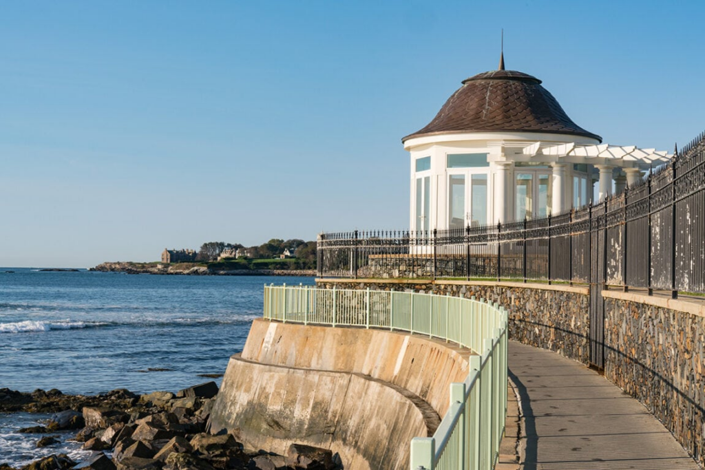 Pasee por Newport Cliff Walk