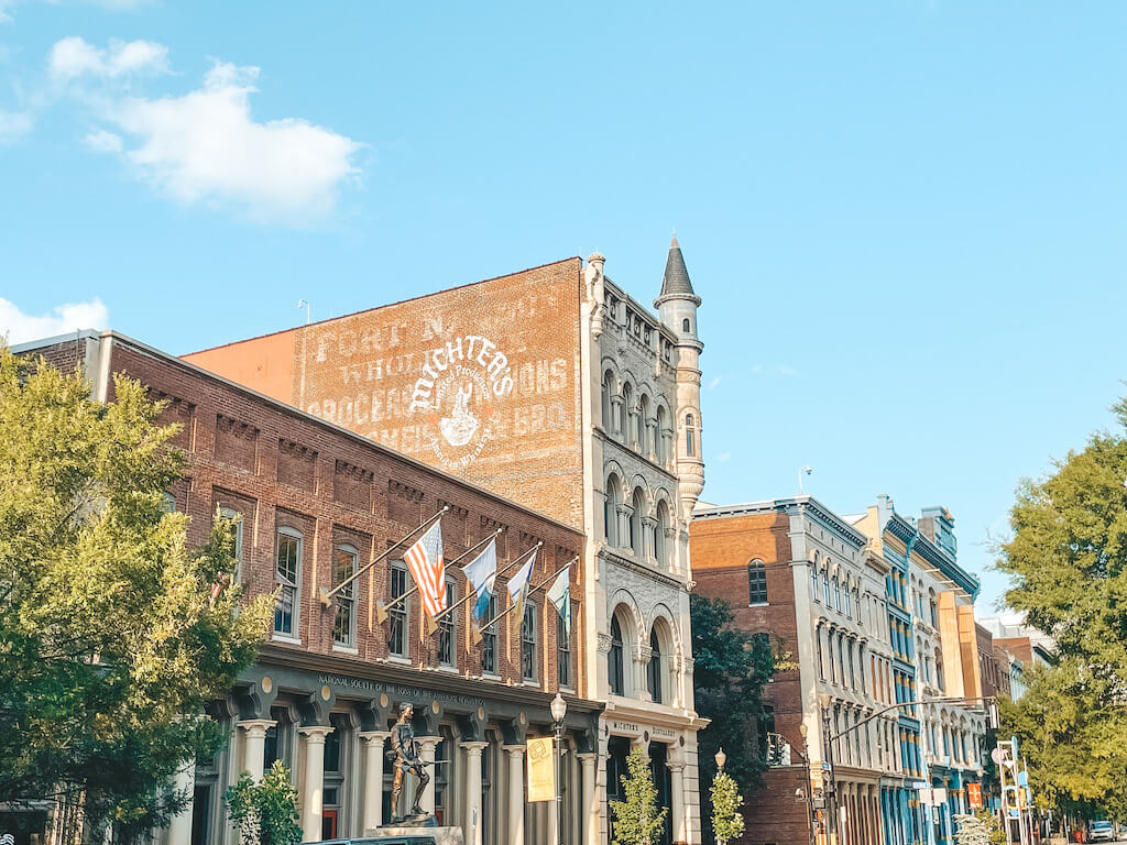 Mejores Lugares para Visitar en Abril en EE.UU Louisville, KY para el Borbón