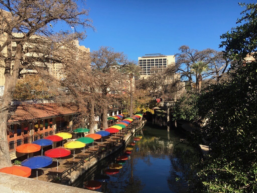 Mejores Lugares para Visitar en Abril en EE.UU San Antonio, TX for Fiesta