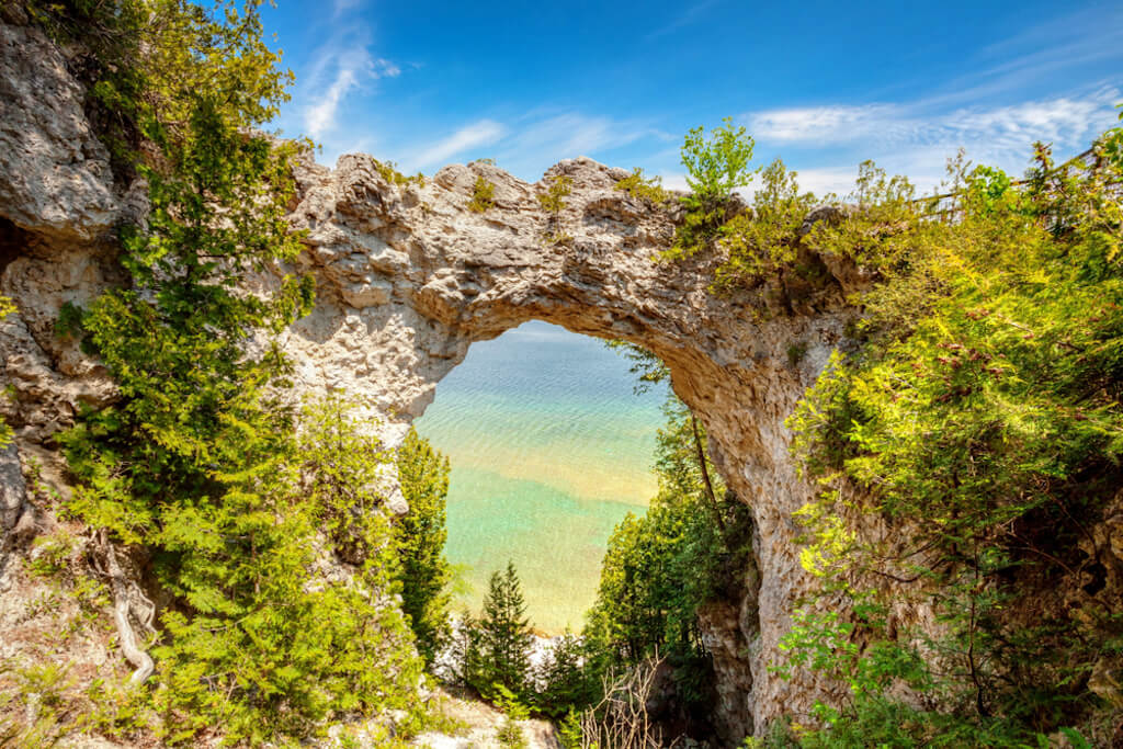 Mejores Lugares para Visitar en Junio en EE.UU Isla Mackinac, MI para las lilas