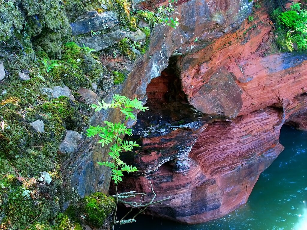 Mejores Lugares para Visitar en Junio en EE.UU Apostle Islands, WI para cuevas marinas