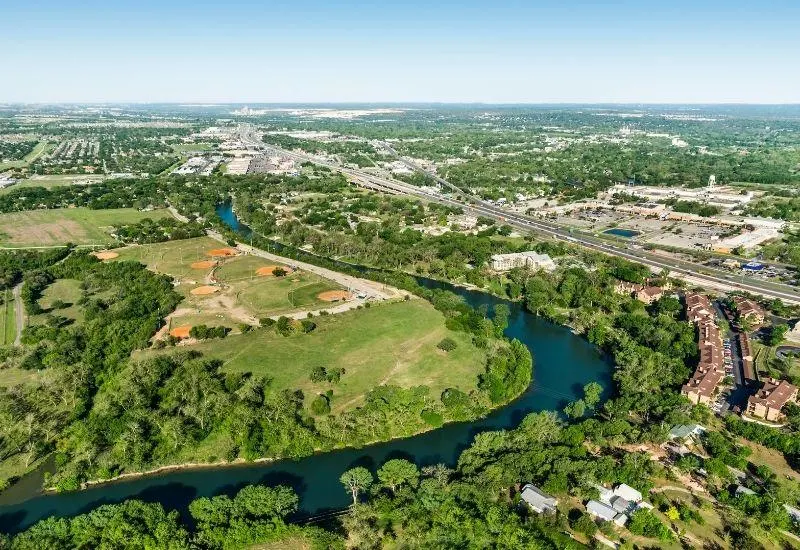 Mejores Lugares para Visitar en Julio en EE.UU Nuevo Braunfels – Texas