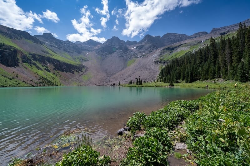 Mejores Lugares para Visitar en Agosto en EE.UU Sendero de los lagos azules