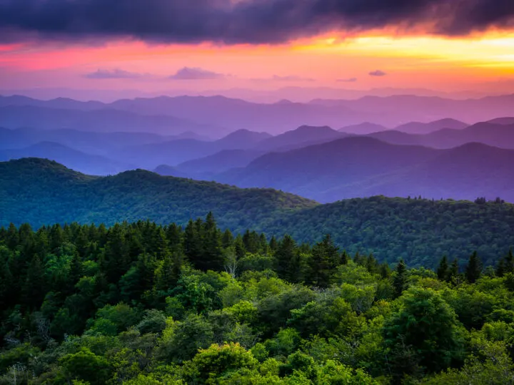 Mejores Lugares para Visitar en Septiembre en EE.UU Asheville, Carolina del Norte