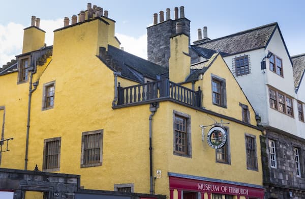 Aprende-sobre-el-pasado-de-la-ciudad-en-el-Museo-de-Edimburgo 21 Destacadas atracciones turísticas de Edimburgo