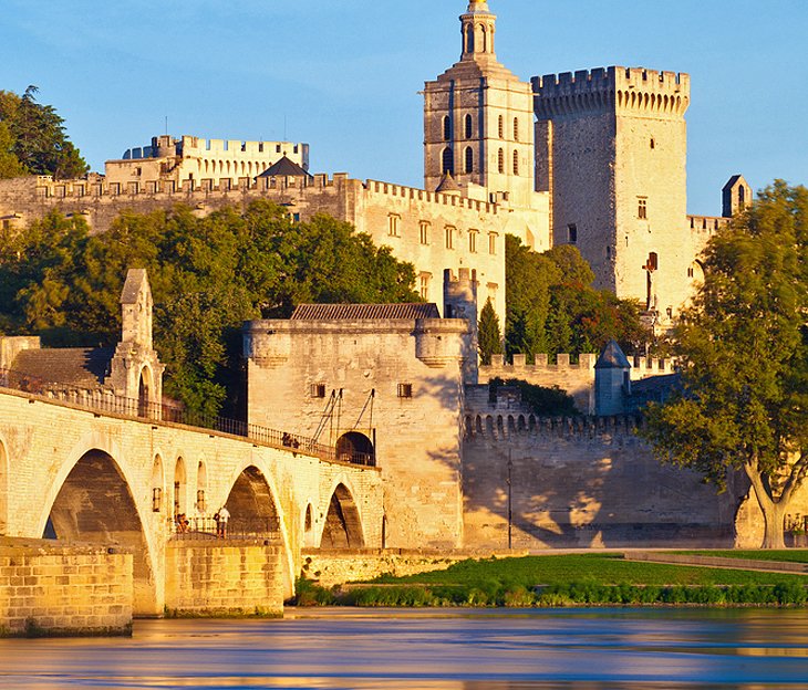 Avinon-ciudad-medieval-de-los-papas 11 Principales atracciones turísticas de Arles en Francia