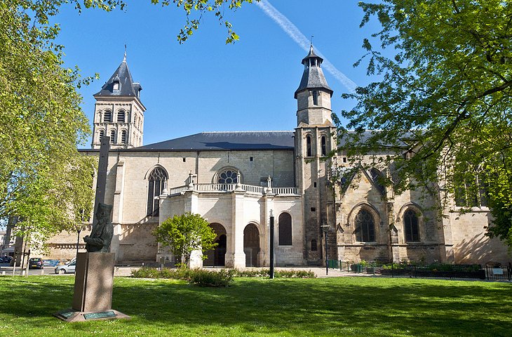 Basilica-de-Saint-Seurin 18 Atracciones y destinos para explorar en Burdeos