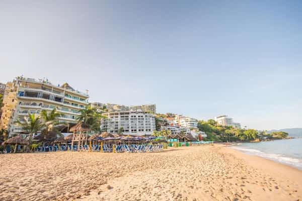 Blue-Chairs-Resort-by-the-Sea Puerto Vallarta es el Destino Preferido para los Viajeros LGBTIQ+