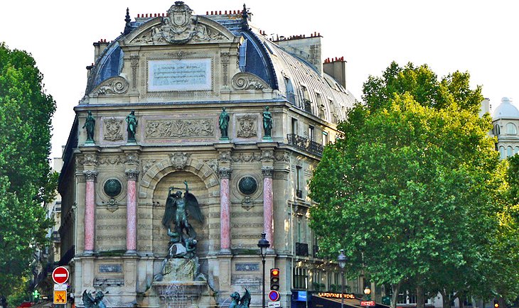 Bulevar-Saint-Michel-y-plaza-Saint-Michel 16 Principales atracciones en el Barrio Latino de París