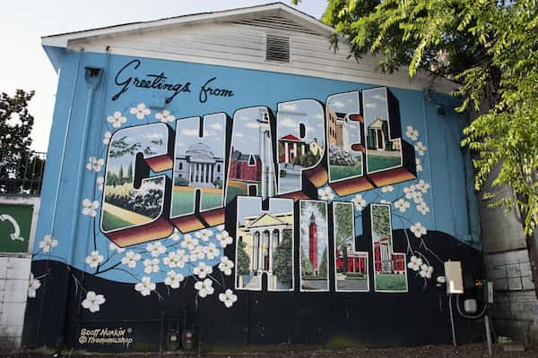 Busqueda-de-murales-y-cruces-peatonales-pintados Cómo pasar un Fin de semana en Chapel Hill en Carolina del Norte