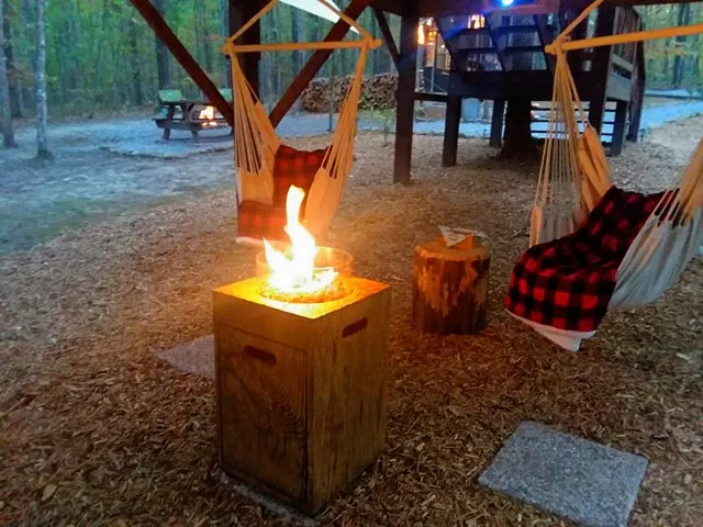 Cabana-de-campamento-de-ciervos-Alojarse-en-Tennessee-2 11 Emocionantes Lugares para Alojarse en Tennessee