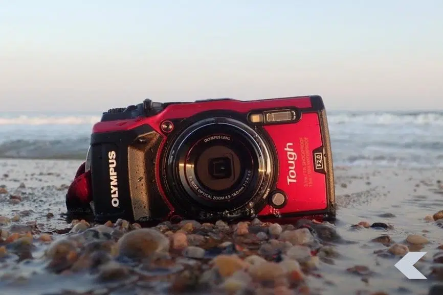 Camara-a-prueba-de-agua Lista más COMPLETA de Cosas para llevar a la playa en Vacaciones