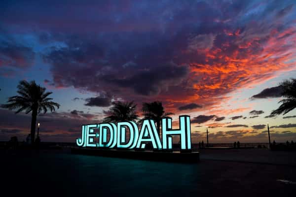 Caminar-por-el-paseo-maritimo-de-Jeddah 7 Magníficas Experiencias al visitar Arabia Saudita
