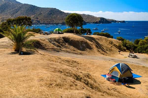 Campamento-Two-Harbors 11 Lugares para Acampar Frente al Mar en California