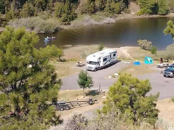 Camping-Sheriff-Reservoir Camping en Medicine Bow-Routt y Thunder Basin