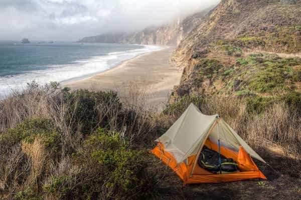 Camping-costero-en-Point-Reyes 11 Lugares para Acampar Frente al Mar en California