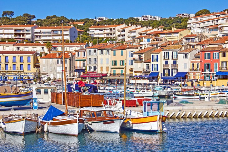 Cassis-un-pintoresco-pueblo-de-pescadores 14 Mejores atracciones turísticas en la Costa Azul de Francia