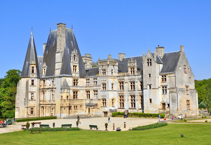 Castillo-de-Fontaine-Henry 23 Mejores lugares para visitar en Normandía, Francia