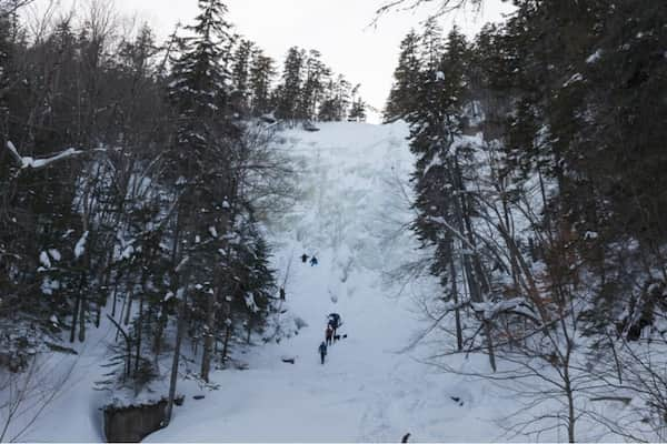 Cataratas-Aretusa 11 Lugares para caminar con raquetas de nieve en New Hampshire