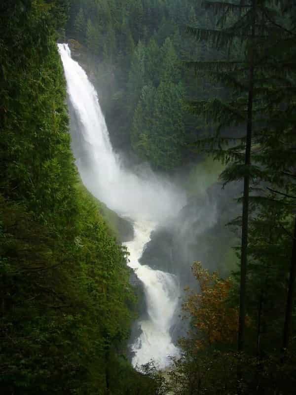 Cataratas-Wallace-Cascadas-en-Washington Descubre 12 Impresionantes Cascadas en Washington