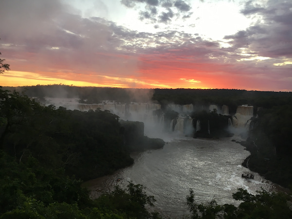 Cataratas-de-Iguazu-1 Visita estos 7 lugares icónicos en Brasil