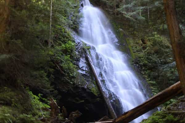 Cataratas-de-Murhut Descubre 12 Impresionantes Cascadas en Washington