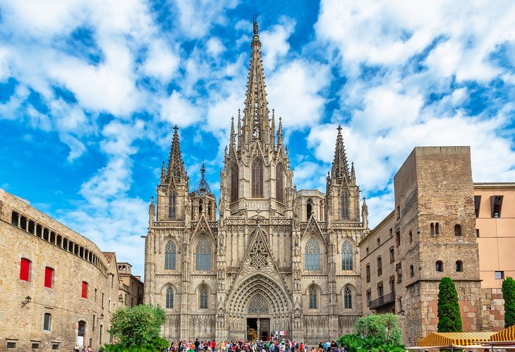 Catedral-de-la-Santa-Cruz-y-Santa-Eulalia 20 Mejores lugares para visitar en Barcelona