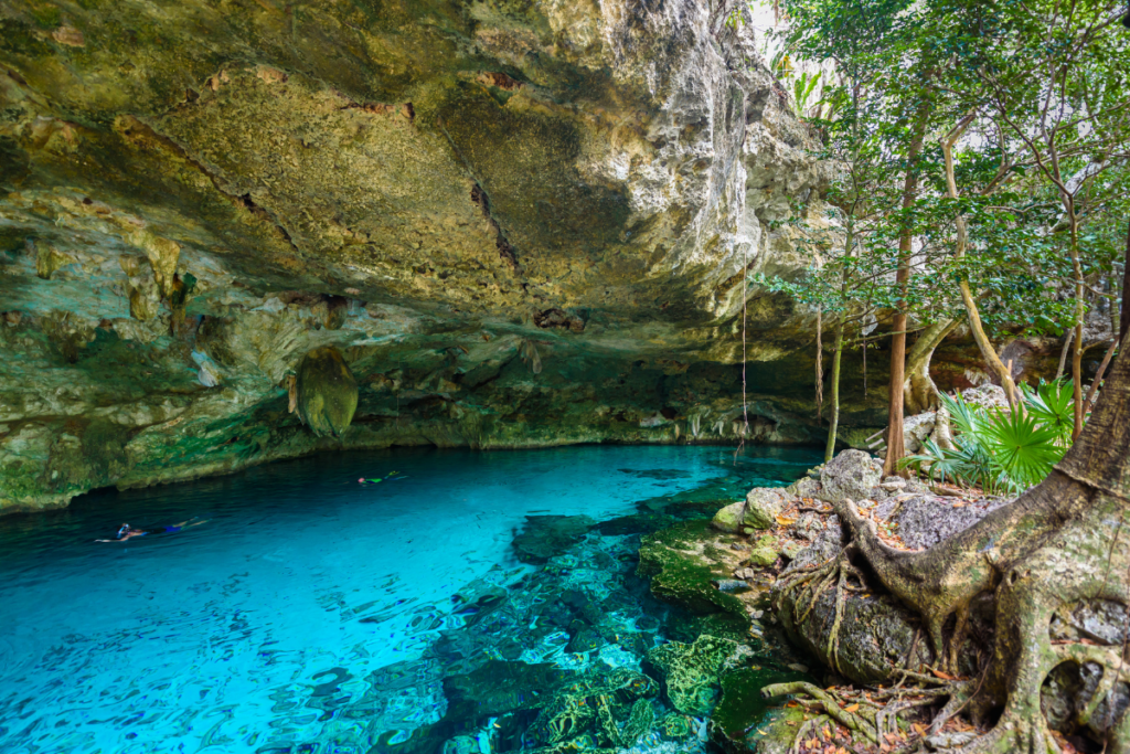 Cenote-Dos-Ojos-Mexico-1024x683 Cenotes en México: una aventura ideal para toda la familia