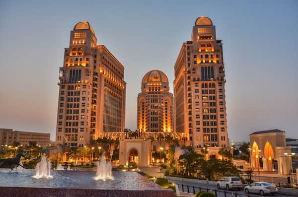 Centro-turistico-St.-Regis Los Mejores Hoteles en Doha que debes Conocer