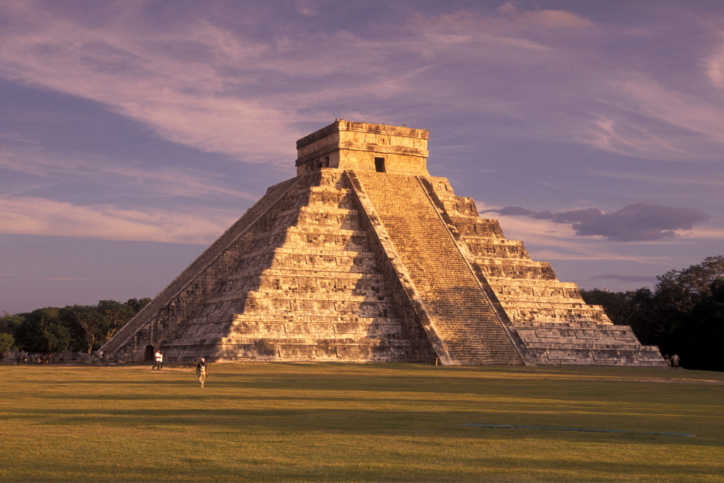 Chichen-Itza-Lugares-turisticos-en-la-Riviera-Maya-1024x683 10 Lugares turísticos en la Riviera Maya que debes visitar