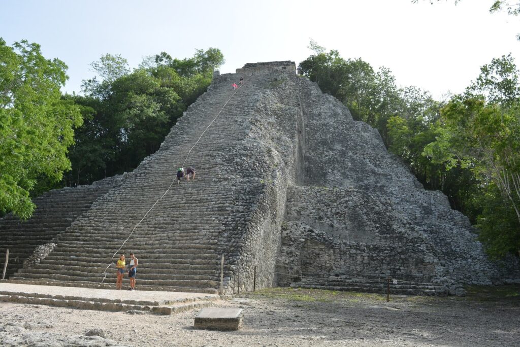 Como-explorar-Coba-1-1024x684 Uxmal Vs Cobá Vs Chichén Itzá ¡Todo lo que debes saber!