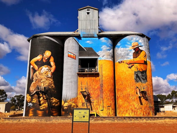 Como-se-pintan-los-silos-en-los-pueblos-6 El Arte del camino del Silo que salvó a las ciudades rurales de Australia