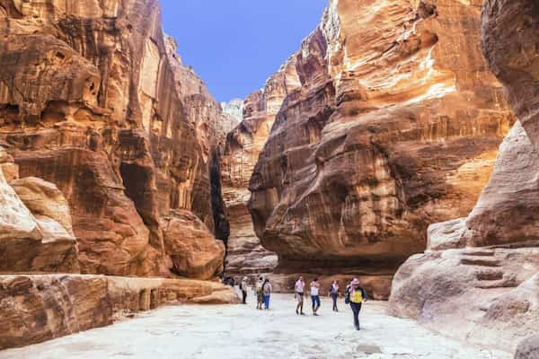 Considere-contratar-un-guia 11 Cosas que debes Saber antes de Visitar Petra