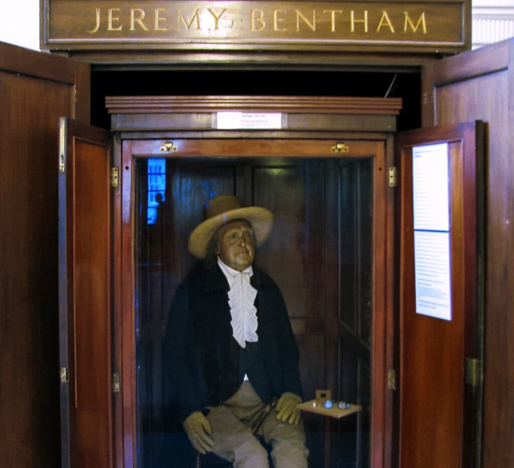 El-esqueleto-de-Jeremy-Bentham Sorprendentes cosas que puedes hacer en Londres