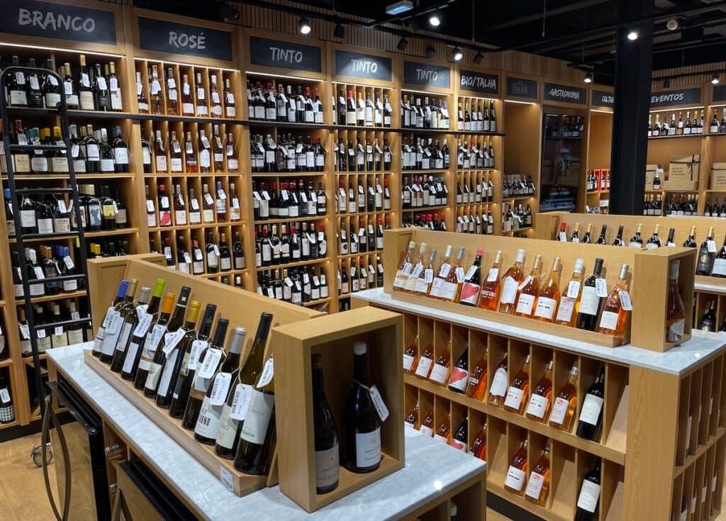 El-vino-portugues-es-excepcional-y-asequible 9 Hechos sorprendentes de Portugal que tal vez no conocías