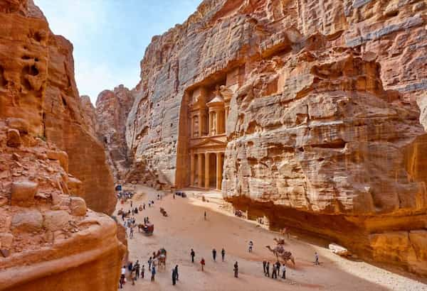 Es-Patrimonio-de-la-Humanidad-por-la-UNESCO 8 Alucinantes Datos sobre Petra, Jordania