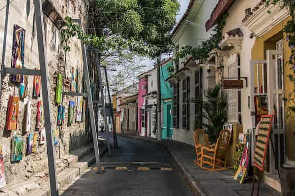 Escucha-musica-local-en-Getsemani 7 Magníficas Actividades para Hacer en Colombia