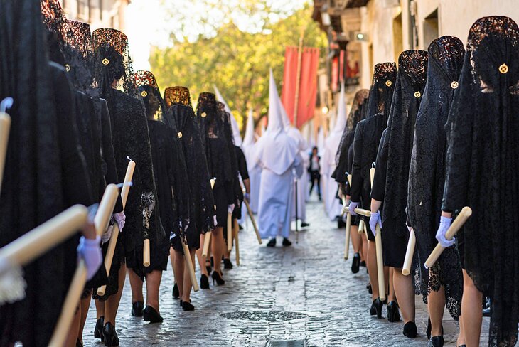 Eventos-y-festivales-religiosos 14 Principales atracciones turísticas de Granada en España