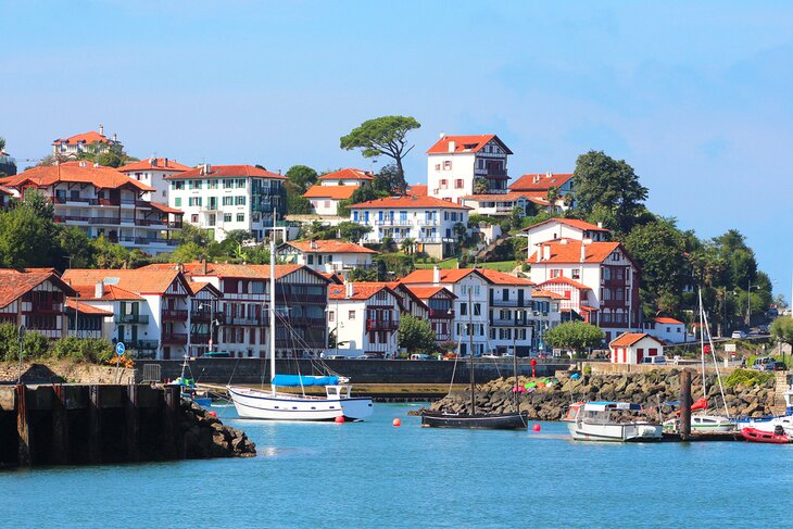 Excursion-de-un-dia-a-San-Juan-de-Luz 16 Atracciones turísticas de Biarritz en Francia